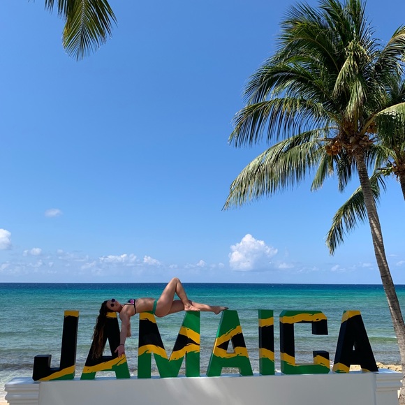 Meet your Posher, Abigail - Picture 8 of 8